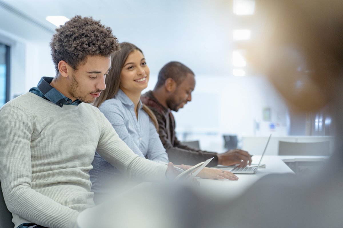 Based on Glassdoor’s research, here are the top 10 highest-paying internships in 2022 (via <a href="/AshtonLinnell/">Ashton Linnell</a>/<a href="/CNBCMakeIt/">CNBC Make It</a>): cnb.cx/3uZBRxY