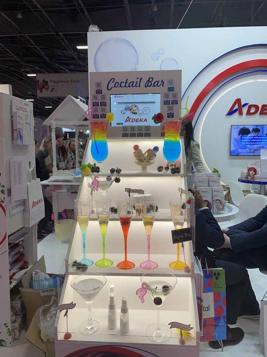 betuull_b's tweet image. Dünyanın en büyük kozmetik hammadde fuarındayız. Bir kez daha dedim ki iyi ki kozmetik. Şu şekerliğe şu güzelliğe bakar mısınız.. Bu satırları  yorgunluktan bayılmış olarak yazsam da burası bi harika… #incosmetics