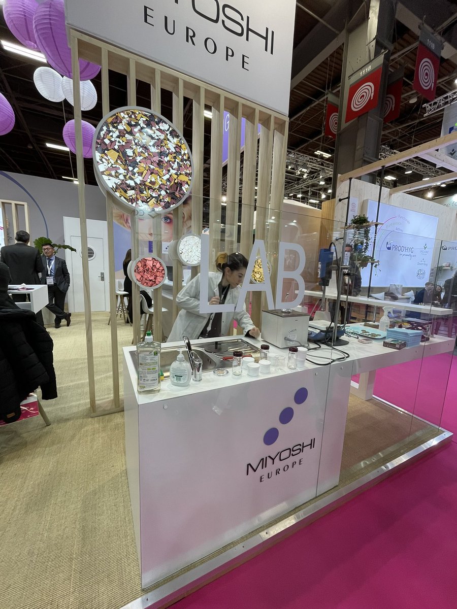 betuull_b's tweet image. Dünyanın en büyük kozmetik hammadde fuarındayız. Bir kez daha dedim ki iyi ki kozmetik. Şu şekerliğe şu güzelliğe bakar mısınız.. Bu satırları  yorgunluktan bayılmış olarak yazsam da burası bi harika… #incosmetics