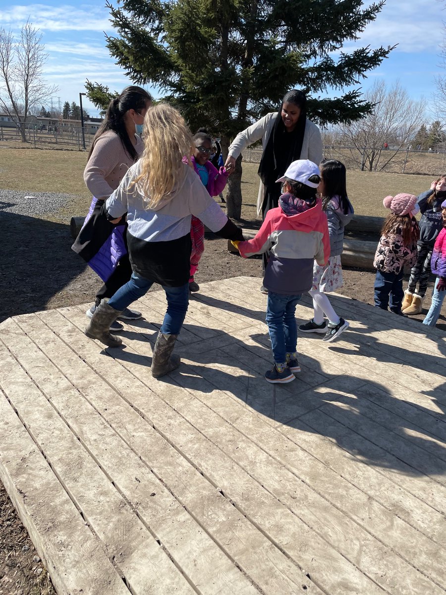 MsFergusonOCSB's tweet photo. Today we had an amazing opportunity to practice our leadership skills. We partnered up with @MsLefebvreOCSB and her class to teach the Grade 1 some of our favourite games and to share some of our favourite books! @StMartinOCSB #ocsbLeadership https://t.co/641uhLaK6q