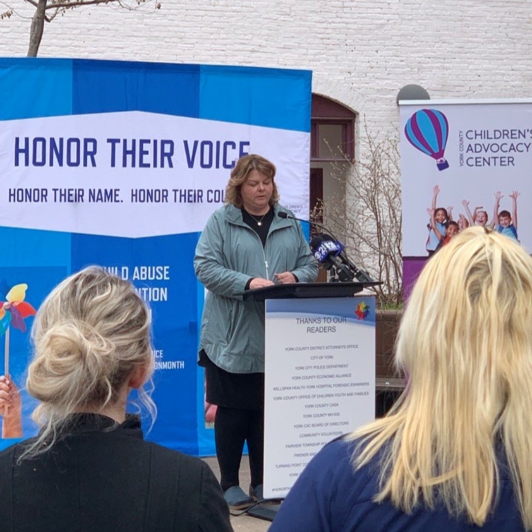 Today Jenny Englerth presented the names of children who were investigated by York County Children's Advocacy Center  this past year as part of the organization's recognition of #ChildAbusePreventionMonth. #HonorTheirVoice #FFH https://t.co/evvGjCWi5e