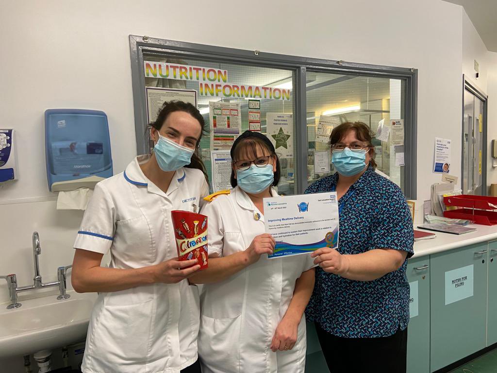 Certificate presented today to C4 for demonstrating continuous improvement in nutrition and hydration. A special mention for Julie, Housekeeper, who has been instrumental to this success. @NHWeek @littlewilding @tim @KimReid_QI @kateatkinson100 @ELHT_NHS