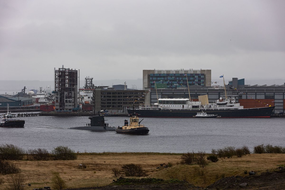 we all live in a ....#submarine #leith #thisisedinburgh #edinburgh #royalyachtbritannia