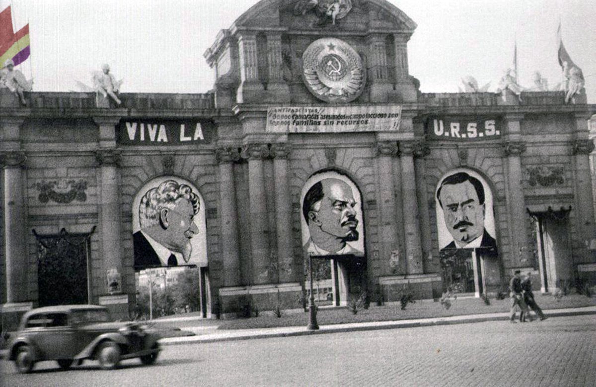 clubdeviernes's tweet photo. "España sufrió lo que hoy vive Ucrania", le dice Sánchez a Zelenski.
Y tiene razón. https://t.co/GxcOmd31ij