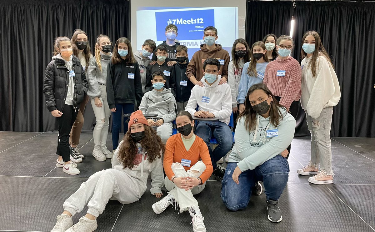 ijoaquinrodrigo's tweet photo. ¡Celebramos el segundo encuentro oficial #7Meets12 con un #TriviaNoon en que los #7thGraders han seguido conociendo a sus #12thGraders ! ¡Un pasito más en esta relación entre los más jóvenes y los veteranos del centro! #7thGradeMeetsSeniorYear #VolverASer #joaquinrodriguismo https://t.co/vHUQxg7if5
