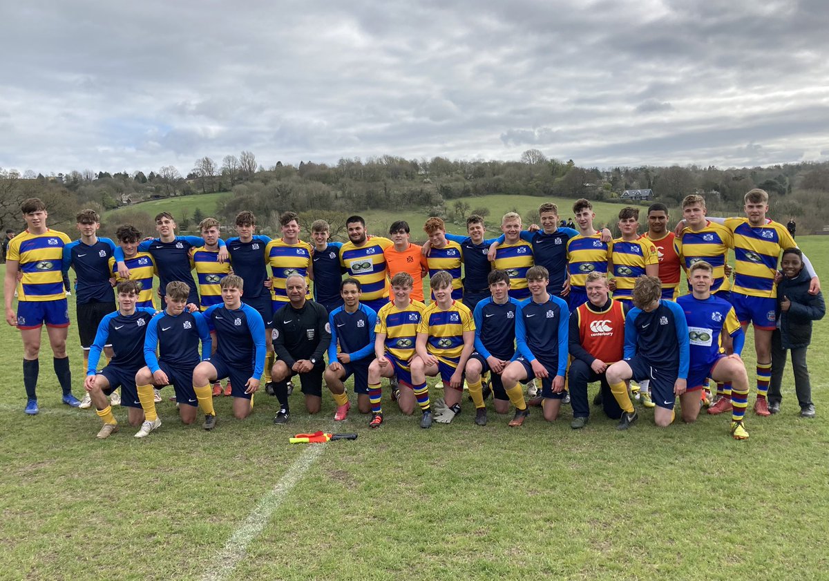 A great occasion this evening in front of a big crowd. The 1st XV getting a well-deserved 3-3 draw with the 1st XI (and then winning 5-4 on pens😂). 

£1300 (so far!) raised for the <a href="/decappeal/">DEC</a> for Ukraine 🇺🇦 
A great effort by Azad and all the lads
#StandWithUkraine️