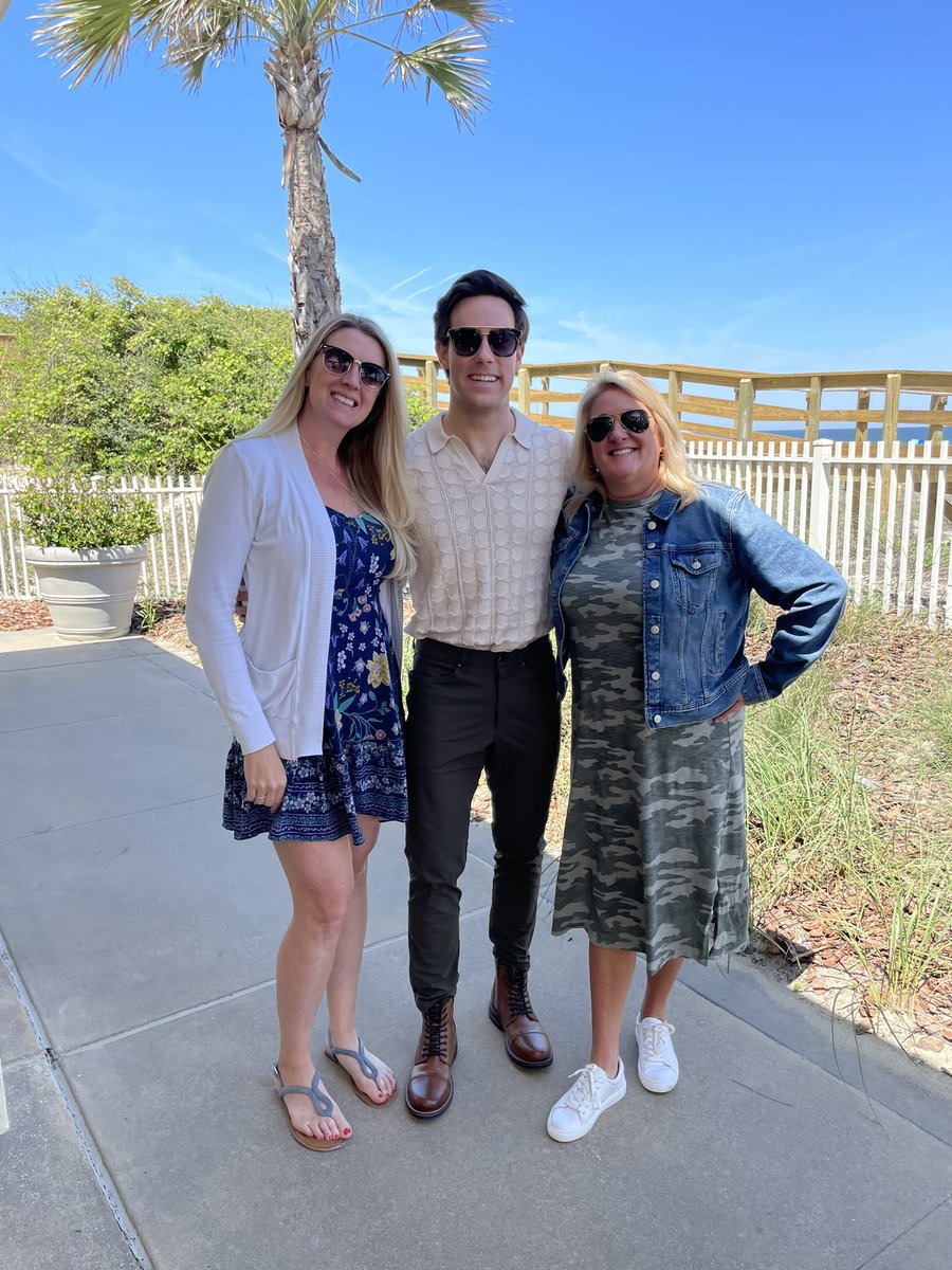 nextSource's tweet photo. A few members of the nextSource family got to meet at the #SIGSpring22 event! It’s always incredible for remote teams to meet in-person and bond when the opportunity presents itself. We are buzzing with excitement to see our CEO, Catherine Candland, speak tomorrow! https://t.co/TvACLbJ9K0