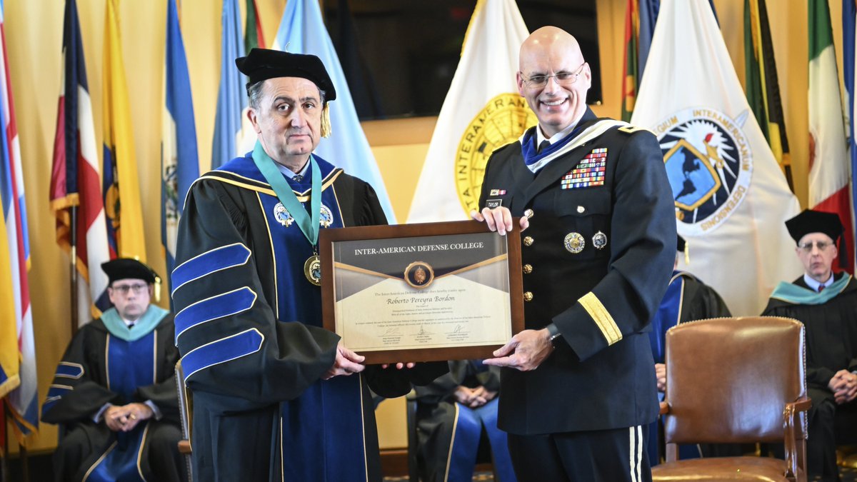 Last Tuesday, we celebrated the honoring of Dr. Roberto Pereyra Bordon as the first Distinguished Professor at the IADC. Dr. Pereyra received a special Ph.D. robe with two insignias of the IADC and also received the Distinguished Professor Medallion.
