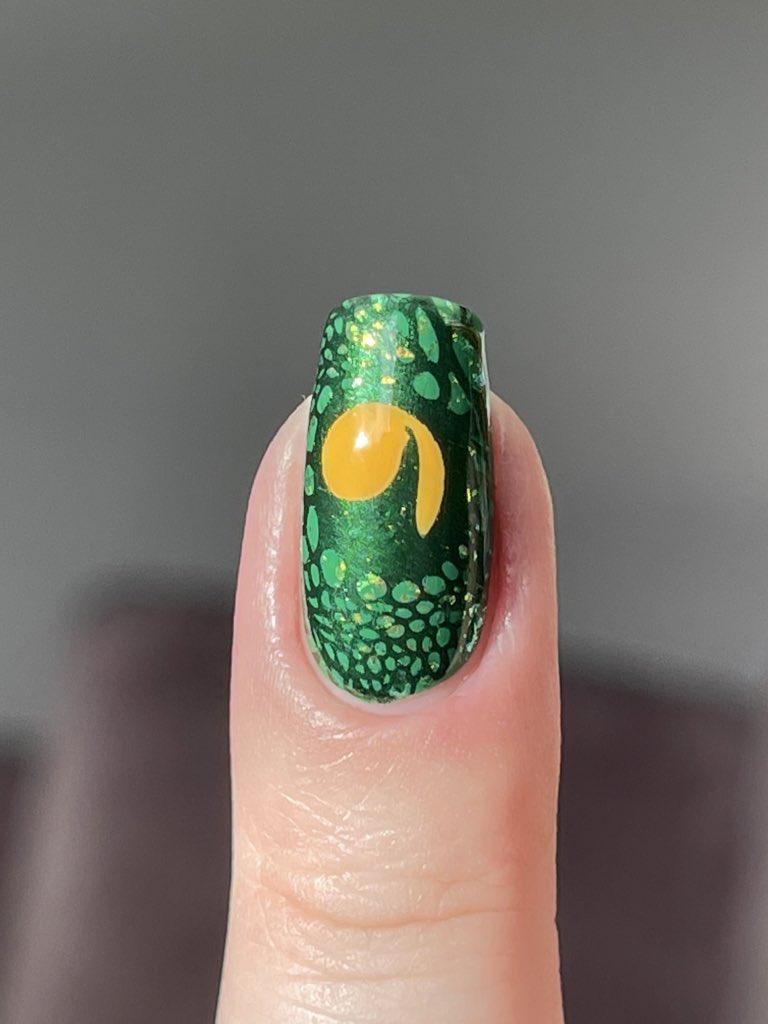Bethsnailss's tweet photo. 1 yr + 24 weeks. Snake or dragon? I was going for snake but it’s kinda dragon-y too! 🐍🐉 looking at it now I should have done two eyes lol but that’s okay! 💚

@holotaco
Green Screen
Butterscotch Hop
Lunar Unicorn Skin

#maniology 
Poison https://t.co/9sUBguIzV7