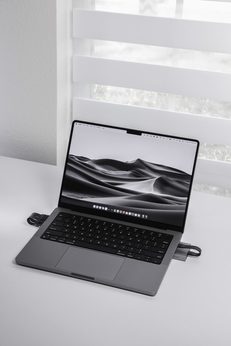 A clean desk is a productive desk. 
bit.ly/3tnHa9R
📸 by <a href="/nvzion/">nvzion</a> #Desk #Essential #tech