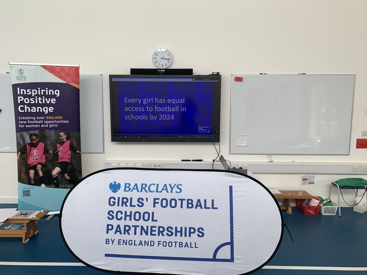 MissPalmerPE's tweet photo. Really enjoyed working with Primary colleagues at the #HantsPEConf2022 today ⚽️ #girlsfootballinschools #Disneyinspiredshootingstars #Avengers #WEURO2022 @YouthSportTrust @HampshireFA_WAG https://t.co/Za0vmNoYJA