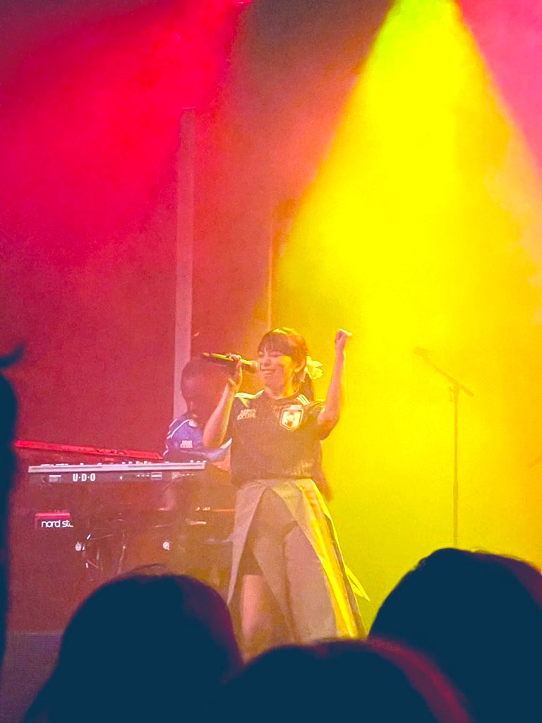 LoquaciousLew's tweet photo. @misoextra So grateful to Thundercat for introducing me to you! Such cool music and you guys are amazing performers; had the EP on repeat ever since! みその歌詞を全部わかるために日本語の勉強をもっと頑張りますよ！絶対にまたライブを観に行きたいのでその時によろしくお願いします😌 https://t.co/uG66GH7BmS