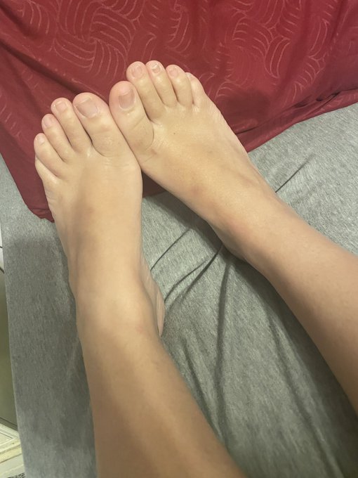 Guys always ask for dick ratings..but how about YOU rate MY feet for a change?&hellip; #feet #footfetish #dirtyfeet<a href="/tag/footfetish"class="tags"><span>#footfetish</span></a><a href="/tag/feet"class="tags"><span>#feet</span></a><a href="/tag/dirtyfeet"class="tags"><span>#dirtyfeet</span></a><a href="/tag/ratemyfeet"class="tags"><span>#ratemyfeet</span></a>