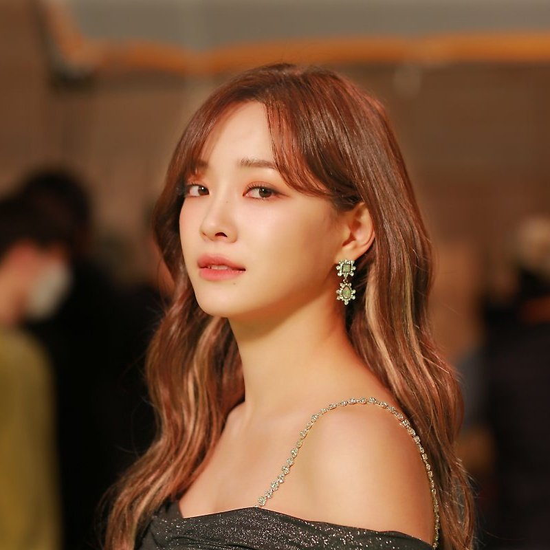 ourqueensejeong's tweet photo. sejeong had her worries about shin hari. she said the character was too difficult and that she was having a hard time. but on just the first episode, we see that she breathed life into that character. thank you for being shin hari, kim sejeong.

#KimSejeong 
#BusinessProposal https://t.co/AtGqAmpKHQ