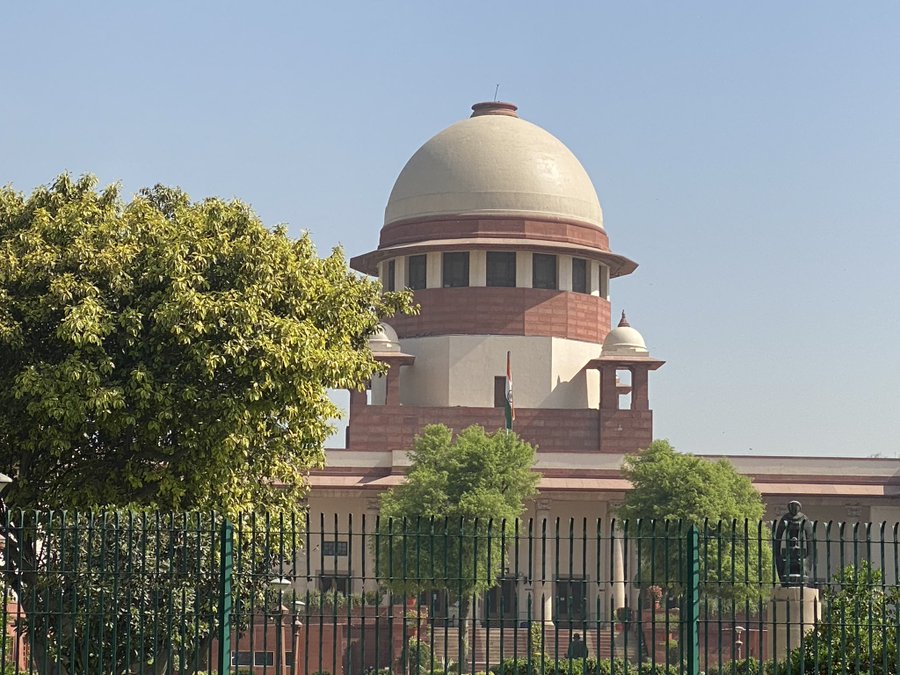 Loktantric's tweet photo. Supreme court comprises of 11 Brahmin, 5 Bania, 3 Khatri, 4 Kayastha, 4 non OBC Shudra, 2 SC, 1 OBC Judges. There is no ST since 1950 except HK Sema. OBC’s population is 52% but there is only ONE Judge from that social segment. This is caste discrimination. #judiciary https://t.co/6EJVq46rBs
