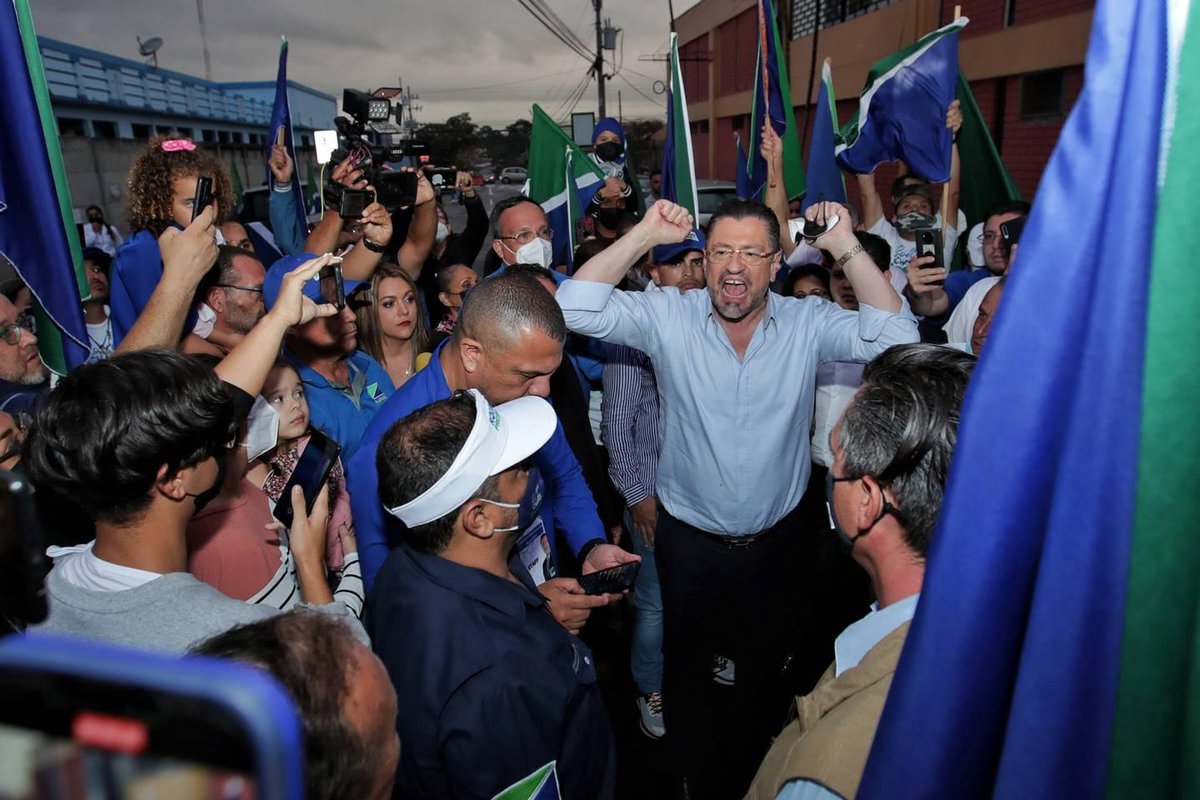 nacion's tweet photo. Rodrigo Chaves es el presidente electo con el segundo menor porcentaje de votos de los últimos 20 años https://t.co/hPHsxUQ9oi https://t.co/CK0limZafk