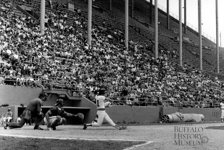 BuffaloHistory's tweet photo. Play ball! As the @Buffalobisons start their season today, we thought we'd share this July 1979 photo from their old home, War Memorial Stadium, better known as the "Rockpile." Image is from our archives. #BuffaloNY #BuffaloHistory #ExperiencingHistoryWithYou https://t.co/dDKNAK2JMv