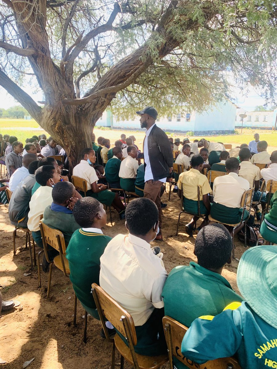 terrymap1's tweet photo. History for me🙏🏿❤️. 900 + km from Village 6 to be with these guys in deep down e Tsholotsho. Hours of having a chat between Rural folks 🙏🏿❤️. I’m honored. Thank you for the warmest blessings. God bless you🙏🏿🙏🏿 https://t.co/ayB0oKS0f2