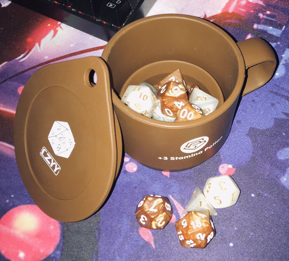 Chibi_Gamer99's tweet photo. When Bae gifts you your first dice! *it comes in the wuddle mug too!* #DnD #dice #neednewphone #crappycamera @xlworm ty! https://t.co/XOiWABloDZ