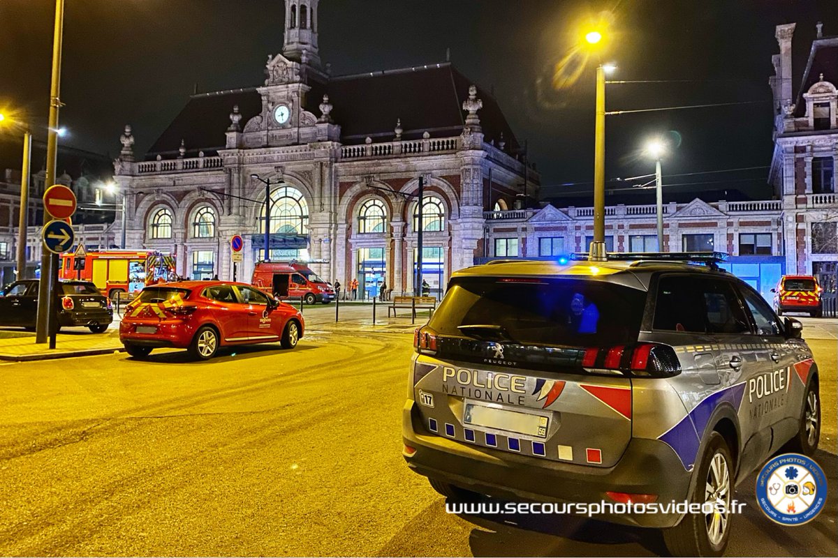 SecoursPhotos's tweet photo. Ce vendredi 25 mars, un #incendie mortel sur un train de fret en #gare de #Valenciennes entraînait la mise en place d'un dispositif de secours comprenant notamment les Sapeurs-Pompiers de Valenciennes et des renforts provenant de casernes environnantes. https://t.co/q9s7TgH9cl