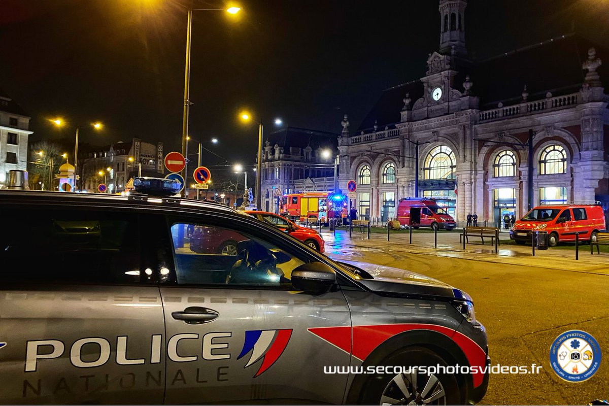 SecoursPhotos's tweet photo. Ce vendredi 25 mars, un #incendie mortel sur un train de fret en #gare de #Valenciennes entraînait la mise en place d'un dispositif de secours comprenant notamment les Sapeurs-Pompiers de Valenciennes et des renforts provenant de casernes environnantes. https://t.co/q9s7TgH9cl