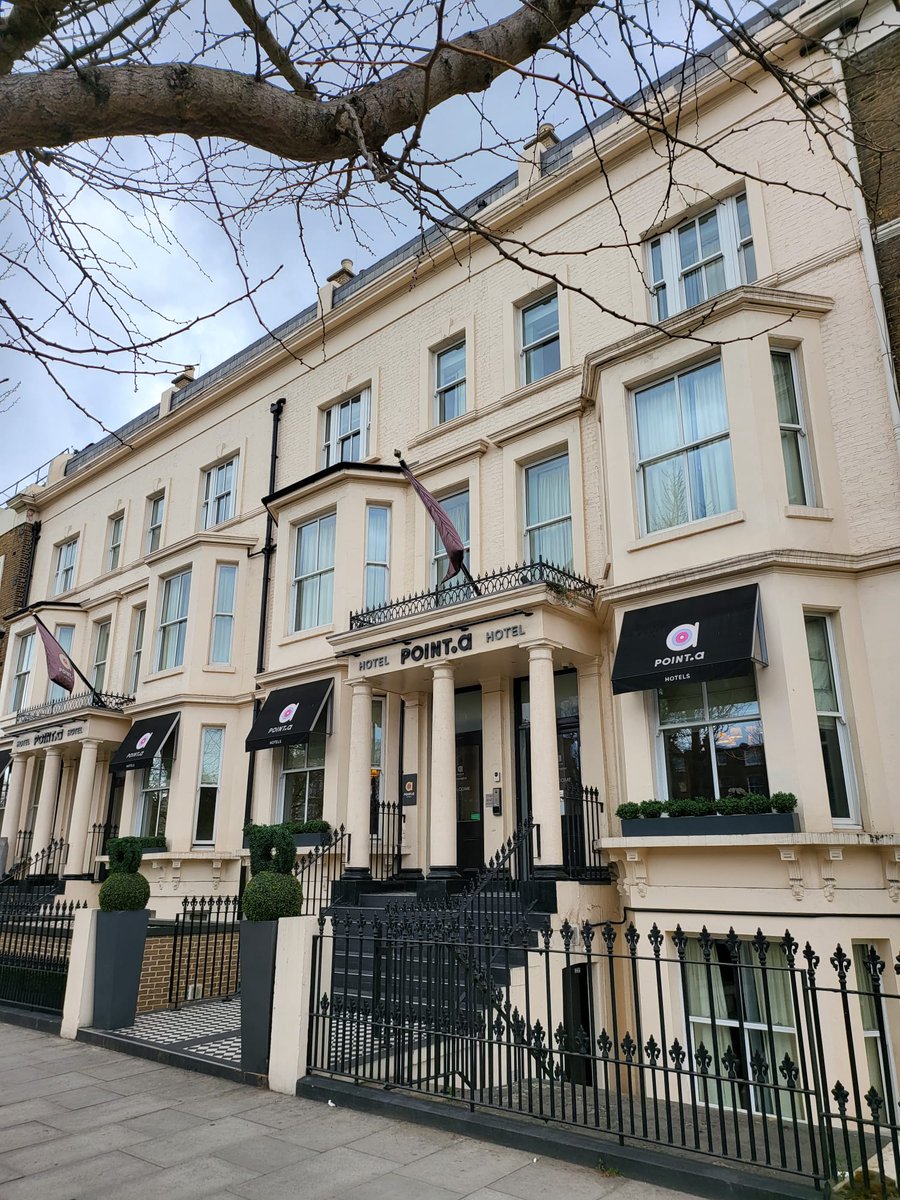 Always good to catch up with old friends; and isn't she looking well 🤩 Point.a Kensington: opened 2019 and still looking as good as new! @PointAHotels @R_G_B_Group @ShearDesign2 #architecture #construction #london