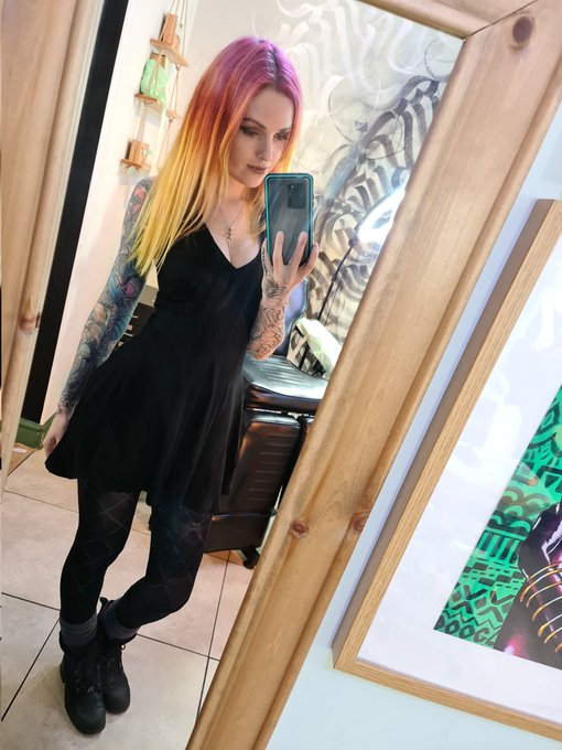 Thanks for all the love today ❤ ? as a thanks do you want a boob pic or a booty pic?? https://t.co/P