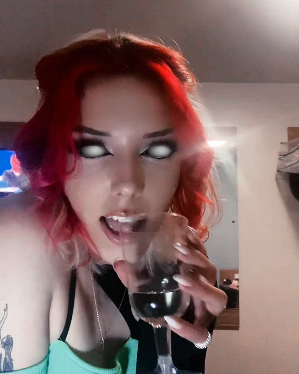 faeriebee_'s tweet photo. be gay, move like a poltergeist 

「 #lgbtqcorpsetwt 」 https://t.co/RxEiRsHwur