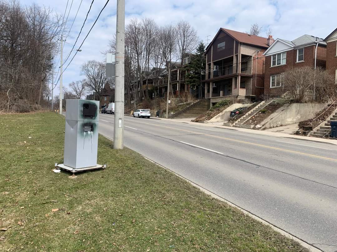 Michelle posted in our Facebook group that a speed camera has arrived at Parkside Drive. Too bad it already looks vandalized. #SafeParkside #VisionZero #ParkHP #TOpoli CC <a href="/gordperks/">Ward 4, Parkdale-High Park</a> <a href="/BhutilaKarpoche/">Bhutila Karpoche</a> <a href="/viraniarif/">Arif Virani</a>