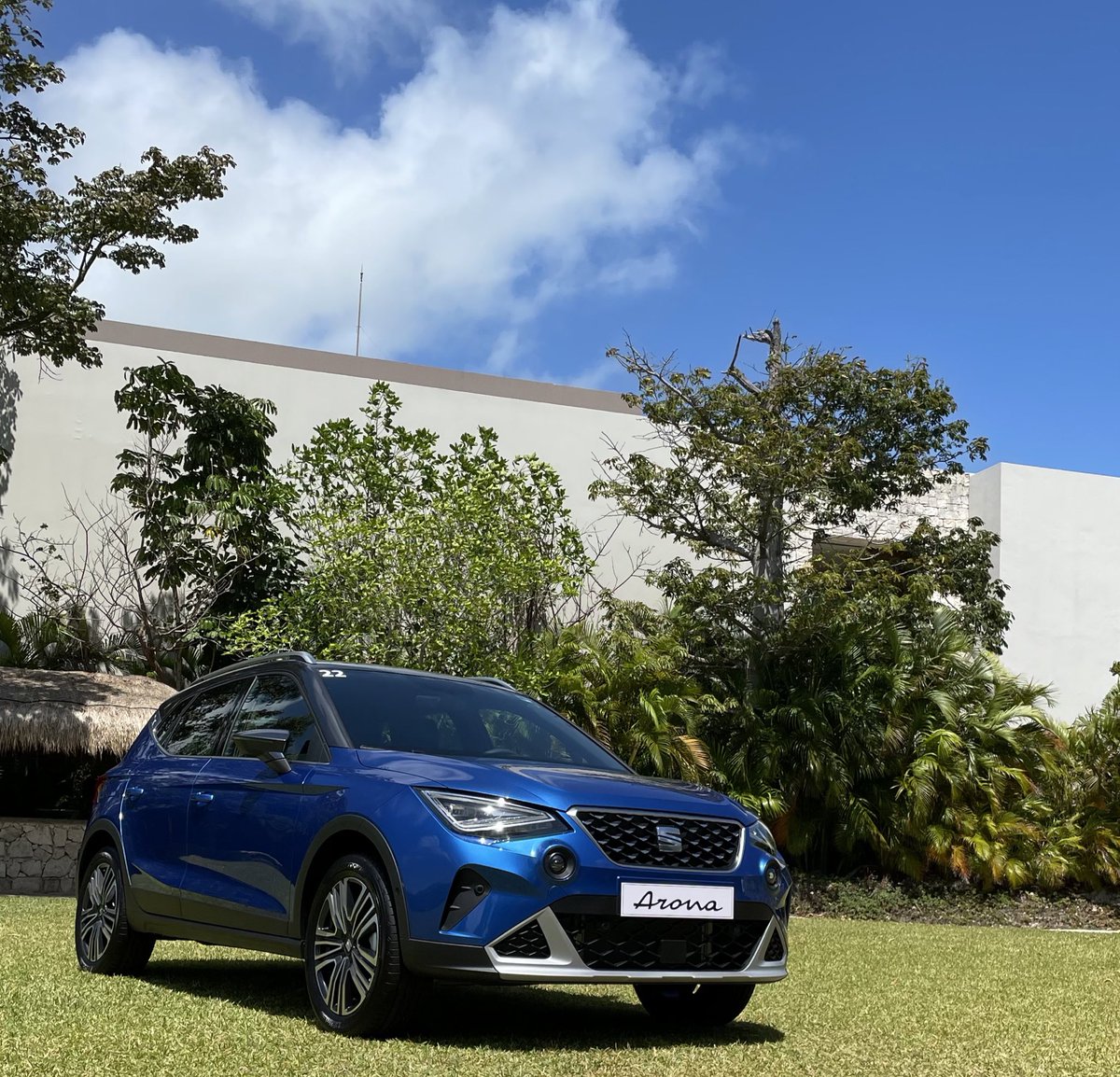 chacho_lml's tweet photo. Estamos con @MDM_Moving en Cancún #Impulseday de @SEAT_Mexico con la renovación del #SeatArona el mini SUV entrada a la marca. #FelizMartes https://t.co/gULJFm5M6K
