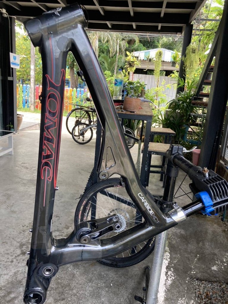 The old bike is almost ready for Thailand’s backwoods island trails. Eager to get out and play in the dirt with this circa 2007 #Tomac #MTB