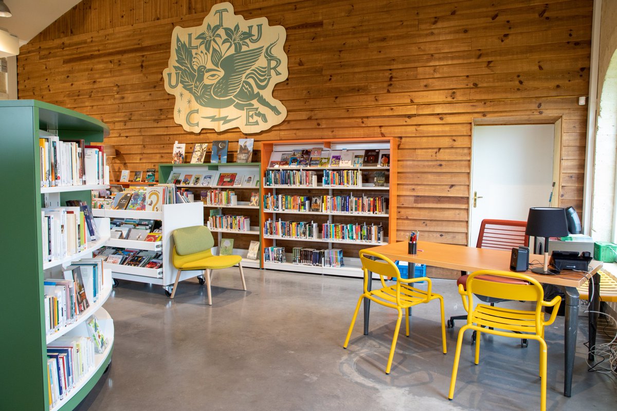 gironde's tweet photo. 📚🎭 L’@iddacgironde, agence culturelle du Département, et @biblio_gironde, bibliothèque départementale, ont pris possession de leurs locaux.
🎵 Le domaine poursuit son investissement pour la culture et l’art et accueille des actions d’insertion en lien avec des associations. https://t.co/nMsc817XUZ