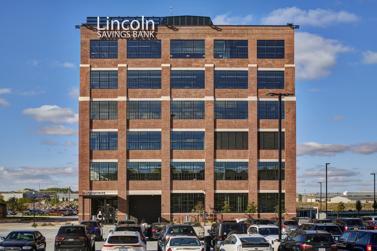 How an Iowa bank became the institution powering some of the world’s biggest fintech apps

clayandmilk.com/2022/04/05/how…