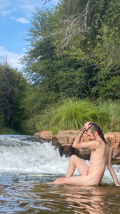 These desert spring fed rivers are cold and clean. Ancient and nourishing. So grateful for this time<a href="/tag/nudist"class="tags"><span>#nudist</span></a><a href="/tag/naturist"class="tags"><span>#naturist</span></a>