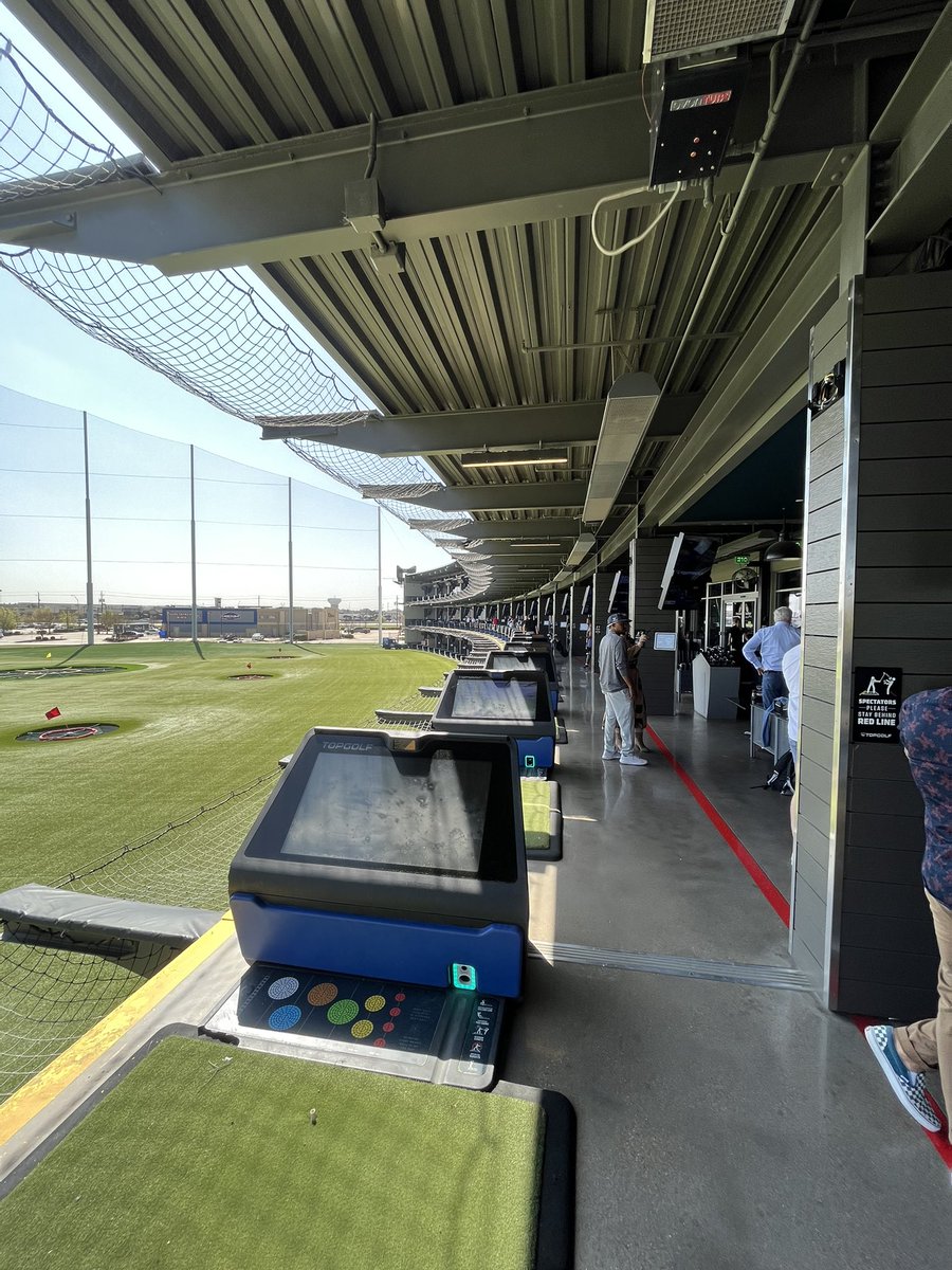 First days in Dallas met Sports Leadership Institute! 

🇺🇸 Bezoek aan downtown Dallas
👨‍🎓 College van @BobHeere - University of North Texas
⛳️ Topgolf, play &amp; visit

<a href="/sportslins/">Sports Leadership Institute</a> <a href="/TechonomyNL/">Techonomy</a>