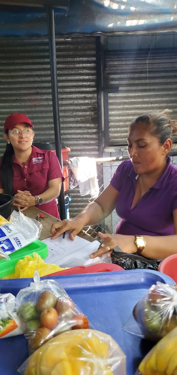 alma_commema's tweet photo. #MercadoMayoreo
Nuestras #Comerciantes reciben la Visita y acompañamiento del @MINIMNicaragua. Estas Mujeres emprendedoras que elaboran dulces y comidas típicas en el mercado, son ejemplo de vida y superación!
#COMMEMA https://t.co/TXqgJPZ5tP