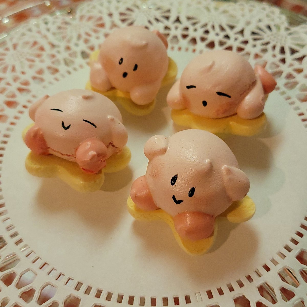pastryplug's tweet photo. I made kirby meringue cookies last night! 🥺💞 https://t.co/IupUDgG9zJ