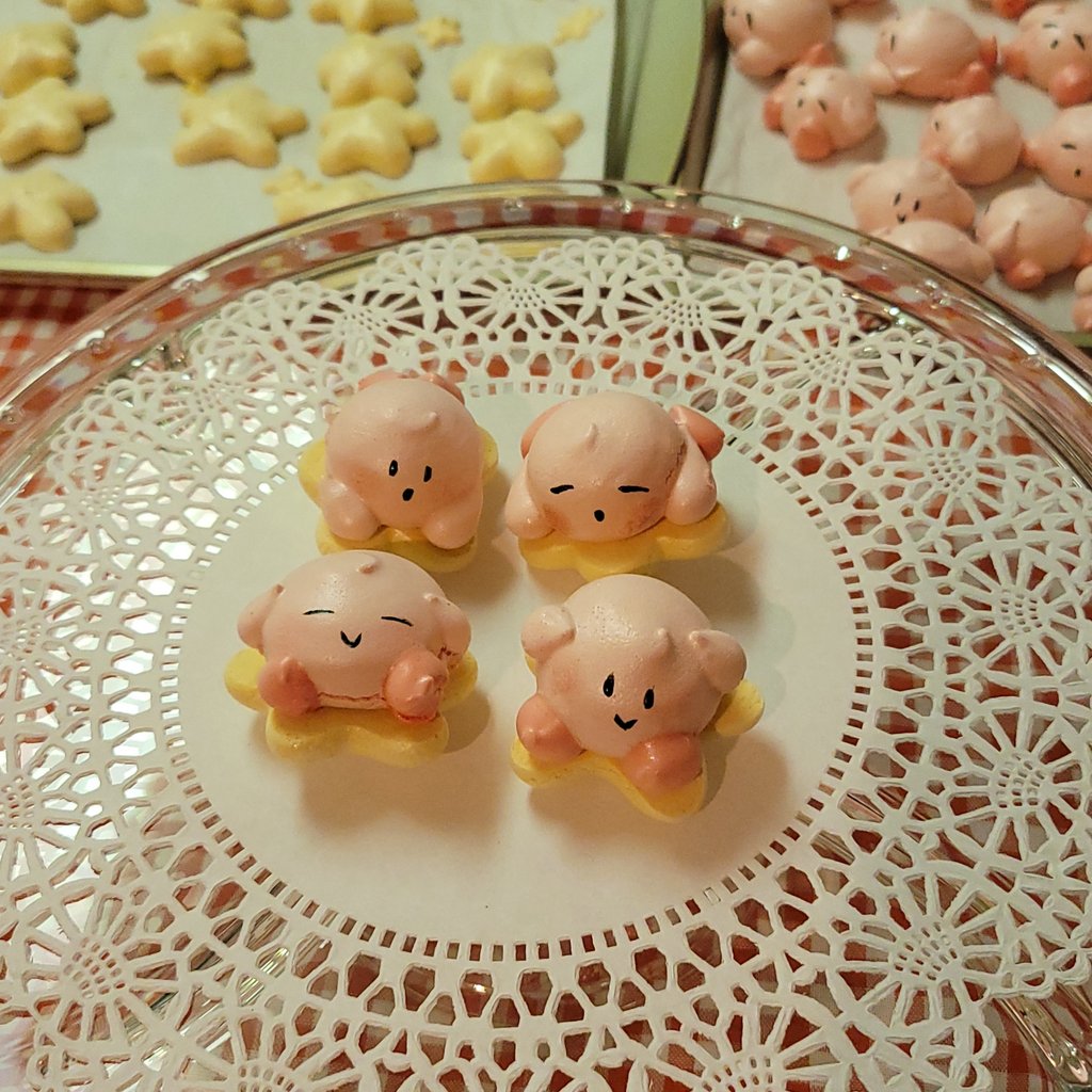 pastryplug's tweet photo. I made kirby meringue cookies last night! 🥺💞 https://t.co/IupUDgG9zJ