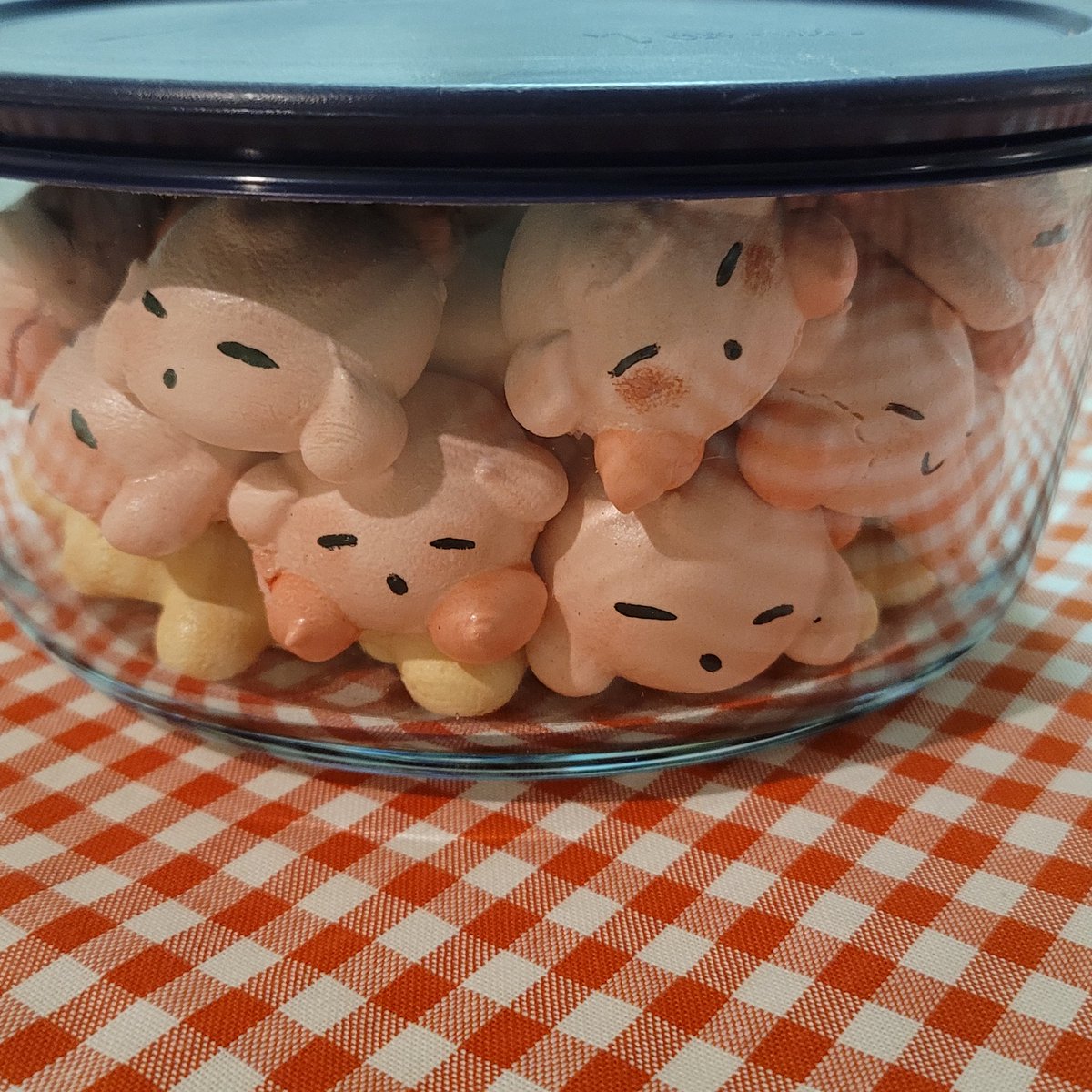 pastryplug's tweet photo. I made kirby meringue cookies last night! 🥺💞 https://t.co/IupUDgG9zJ