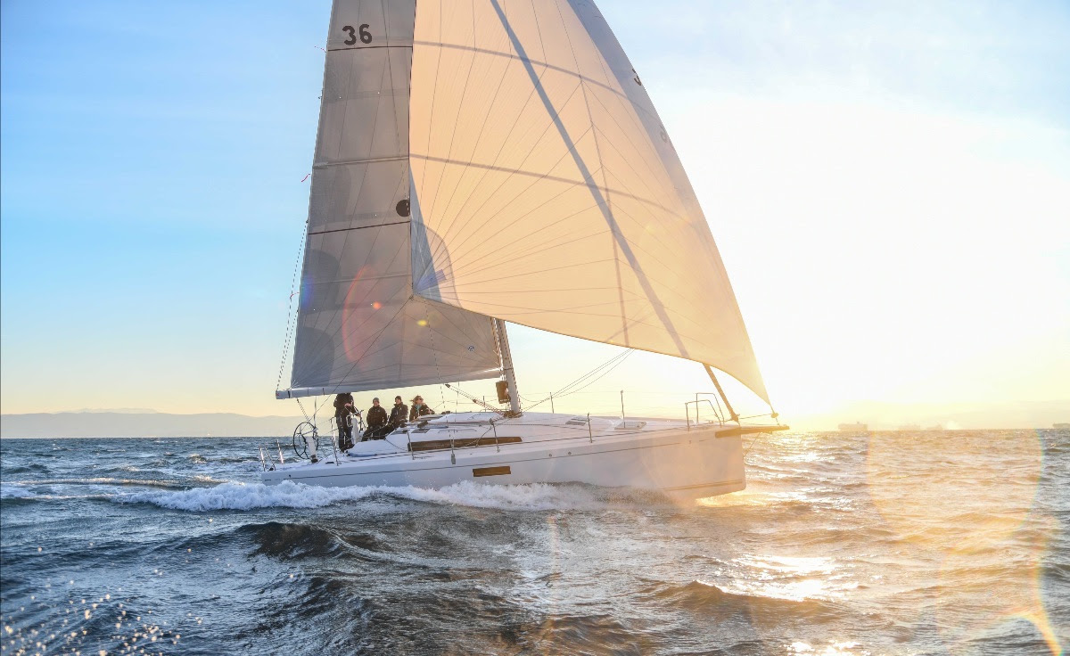 nauticayyates's tweet photo. ¡El First 36 ya está aquí!
Los equipos de @GroupeBeneteau y el astillero Seascape han culminado el proyecto de este crucero-regata polivalente, obra del arquitecto naval Sam Manuard y del diseñador Lorenzo Argento. #beneteau #First36 #crucero #barco
https://t.co/OjCr6c2Xnp https://t.co/0znbzEUC3P