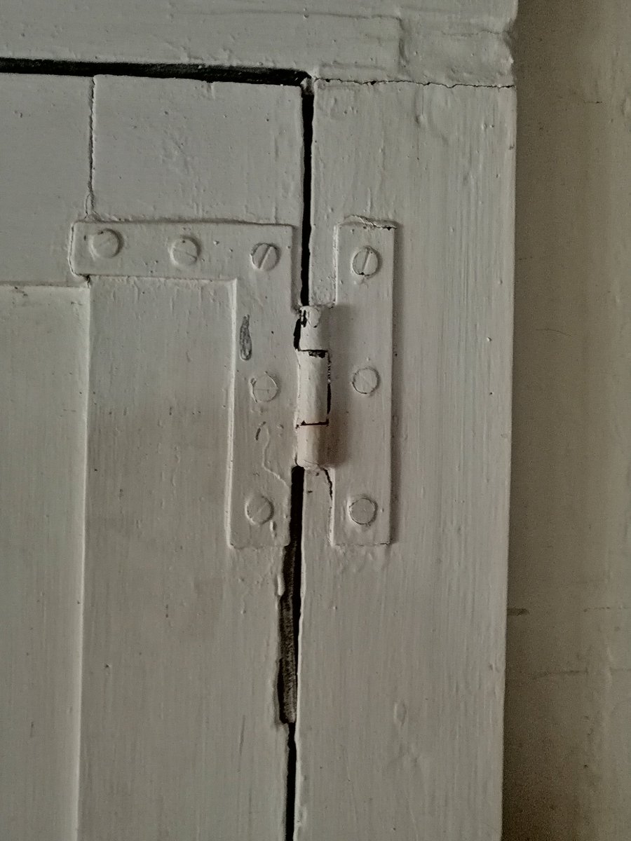 maggieHBAC's tweet photo. #hingeoftheday a chunky little HL hinge, East Sussex https://t.co/TZOZzxNA3c
