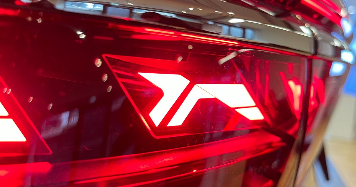 OLEDWorks tweet media