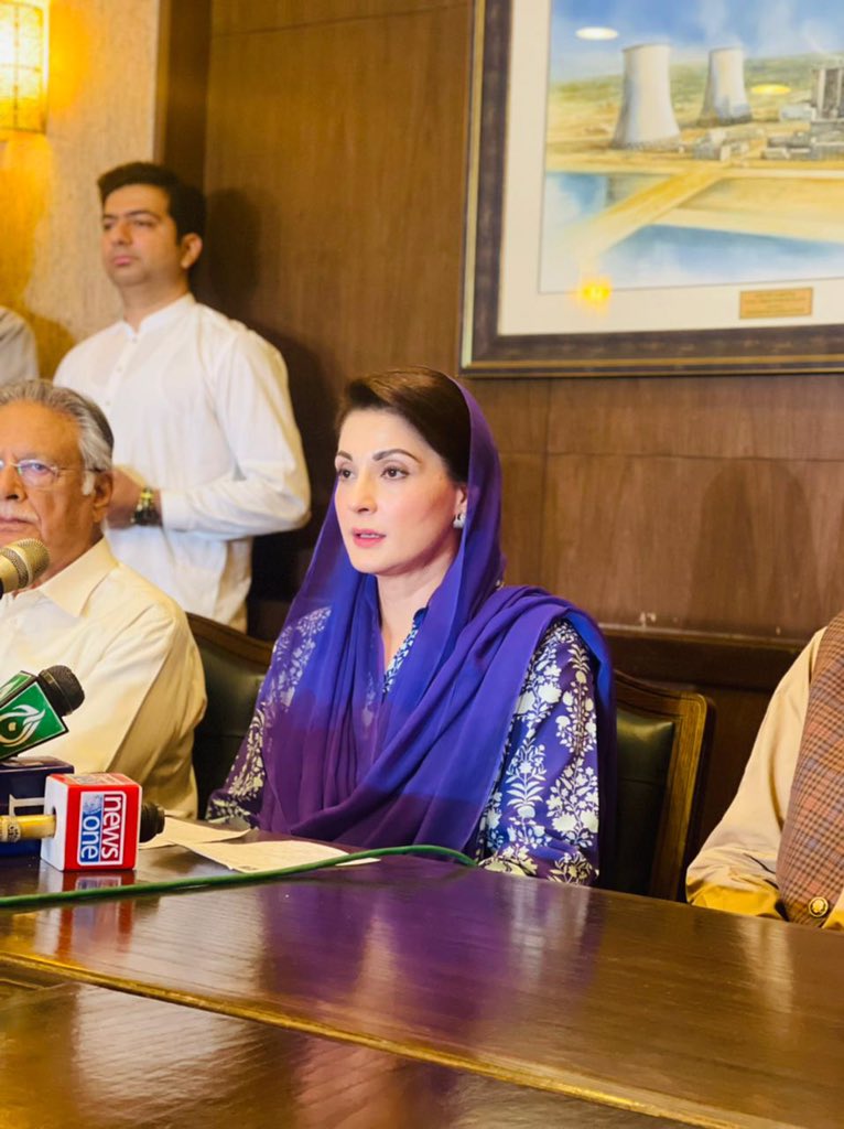 hinaparvezbutt's tweet photo. میری شیرنی لیڈر 🐅 https://t.co/OyAyiXjygj