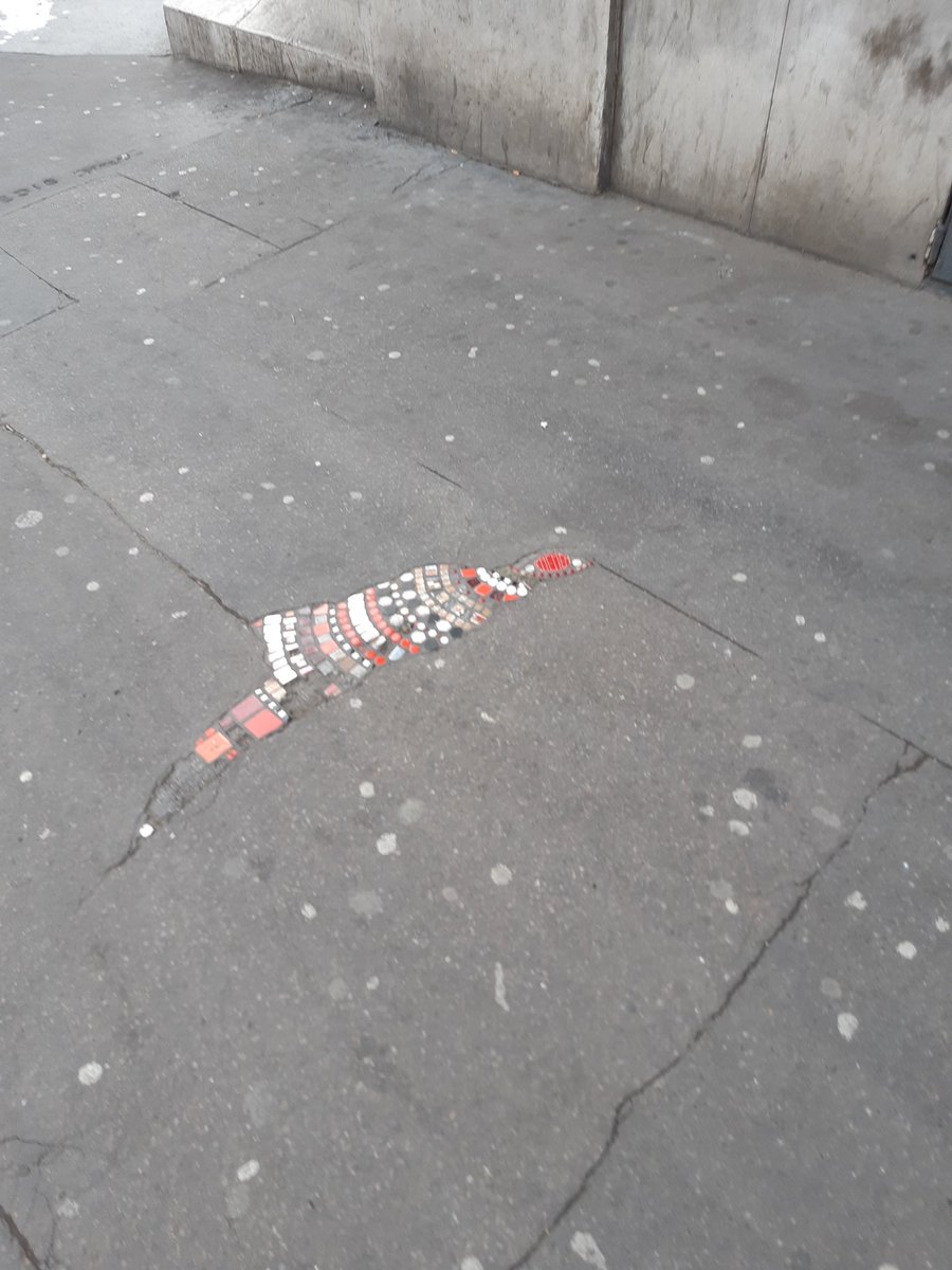 Nuagedeparis1's tweet photo. #TilesOnTuesday
#MosaicMonday
Bitume raccommodé par Ememem, Place de l'Alma, Paris. // Pavement mended by Ememem, Place de l'Alma, Paris.
#flacking
https://t.co/qBthMusNDs https://t.co/bKPf2YqMK6