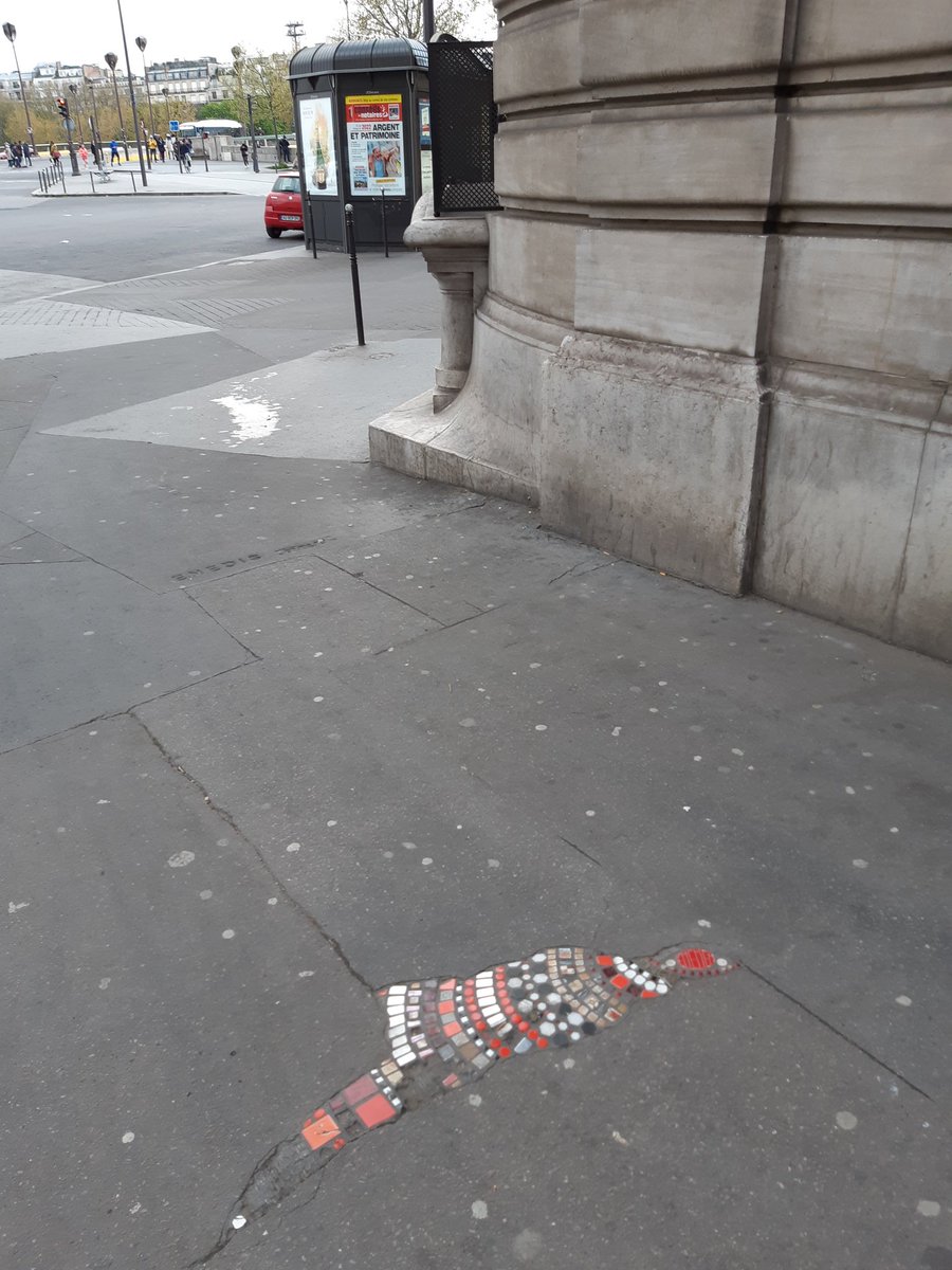 Nuagedeparis1's tweet photo. #TilesOnTuesday
#MosaicMonday
Bitume raccommodé par Ememem, Place de l'Alma, Paris. // Pavement mended by Ememem, Place de l'Alma, Paris.
#flacking
https://t.co/qBthMusNDs https://t.co/bKPf2YqMK6