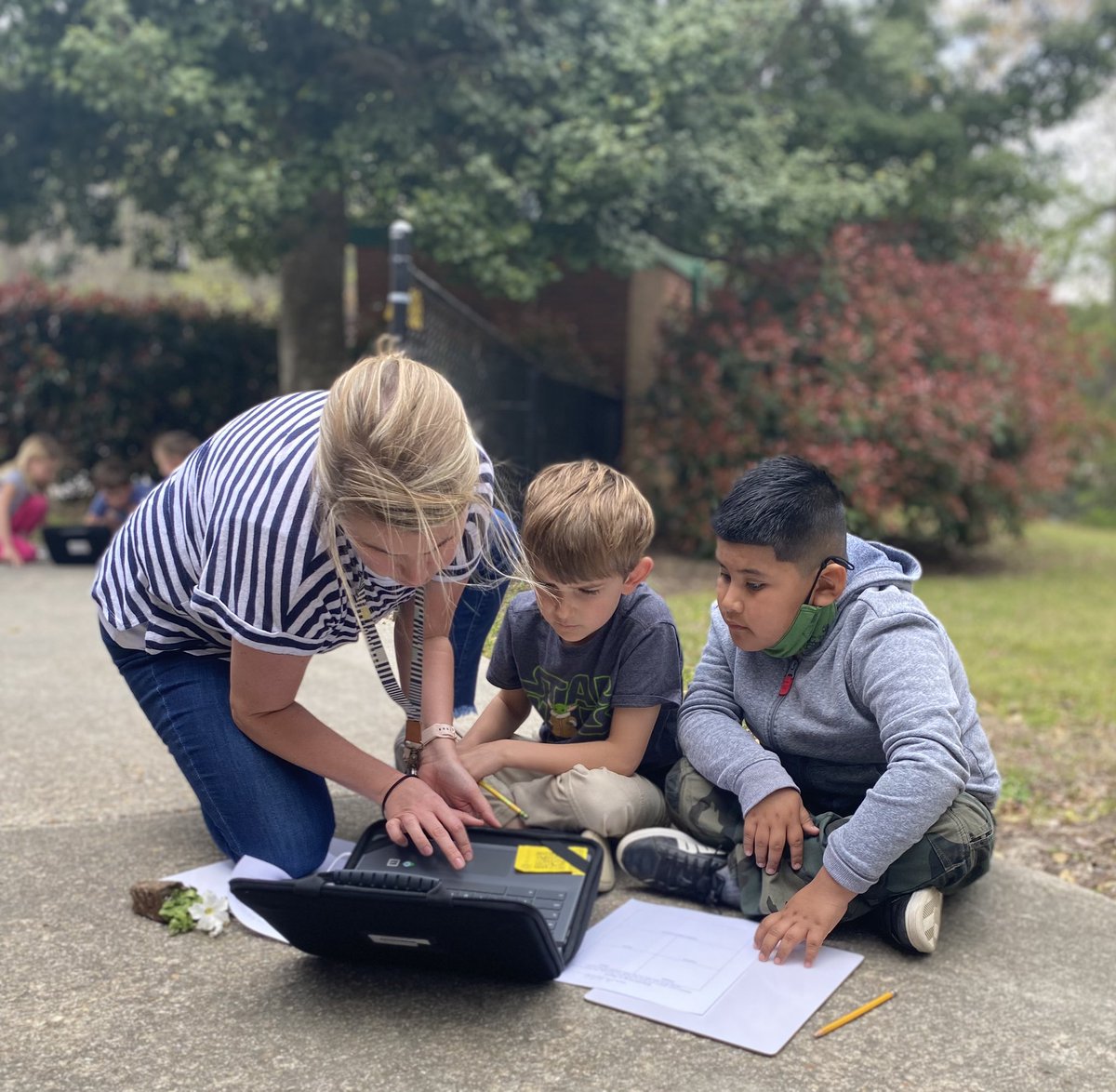anne_horsley's tweet photo. Beautiful afternoon with Budding Scientists. No pun intended. Who am I kidding? It’s FULLY intended. 💐 @KristinaDemoss @DardenWhitney https://t.co/W7codkU03h
