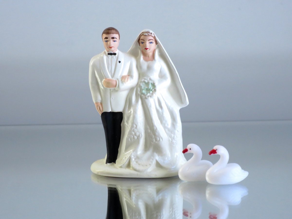 Lefton Bride and Groom Cake Topper made in Japan, Lefton No. 2201 Mold, Bride and Groom tuppu.net/e98520ab #Wiseshopper #Etsyteamunity #TMTinsta #CupCakeTopper