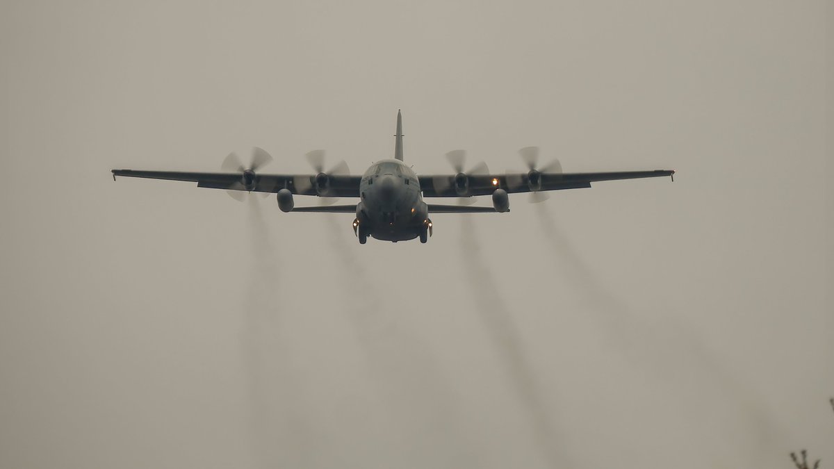 EHEH_Spotter's tweet photo. 🇳🇱Royal Netherlands Air Force Lockheed C-130H Hercules (G-988, #480C06) as flight #ROGUE01

Tactical approaches @ Eindhoven Airbase 

📷#garden ☁️🌧️

#NLspot https://t.co/8lMYjfu7rv