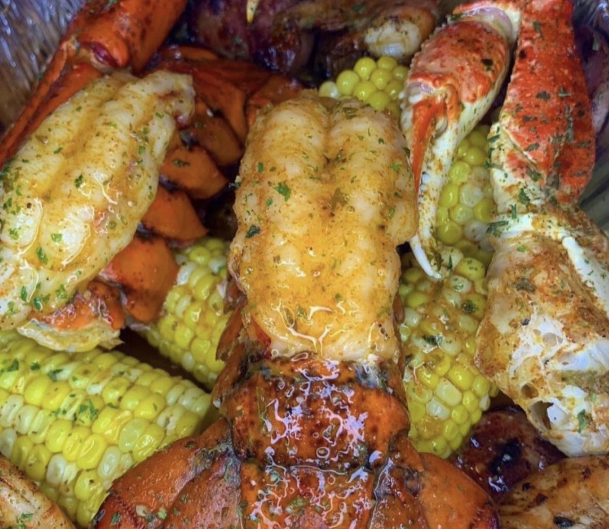 LeluxeKitchen's tweet photo. 🦞 + 🌽 + 🍤 + 🦀 = 🤰🏻 https://t.co/gEdlOdMBgr