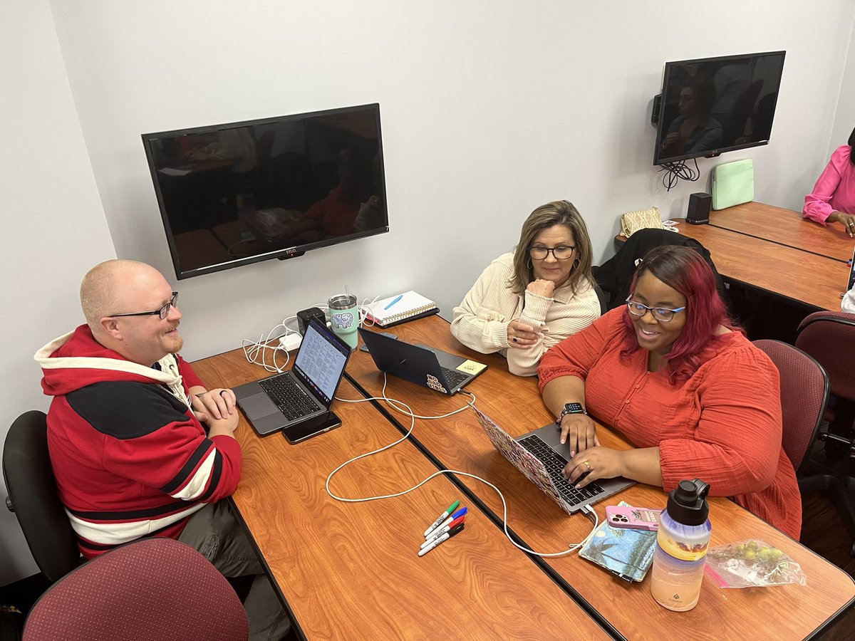 Amber Joelle Strause tweet media